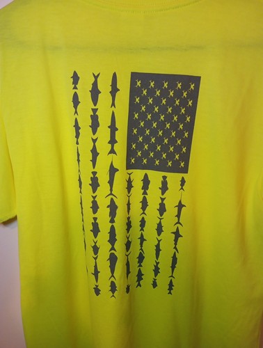 Camiseta Latitudes Alteradas Bandera de EE. UU. Tiras de Peces en la Espalda Pesca Para Hombres Talla S - Imagen 2 de 4