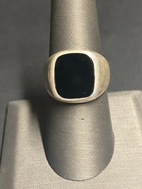 AVON MEN'S 925 STERLING SILVER AND ONYX SIGNET PINKY RING