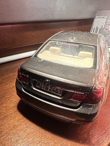 Kyosho - Model samochodu BWM 750Li (seria 7) - Zdjęcie 10 z 11