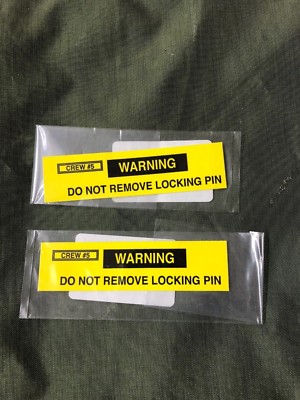 2 HMMWV Aufkleber WARNING DO NOT REMOVE LOCKING PIN ca. 10cm x 5cm 