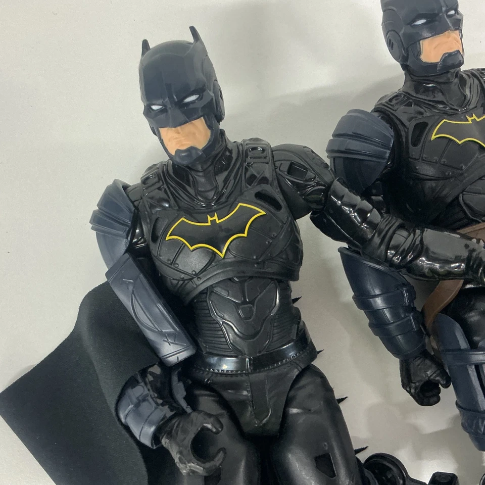 2x DC Comics Batman Action Figures w/ Accessories (90) #400 - Image 3 of 4