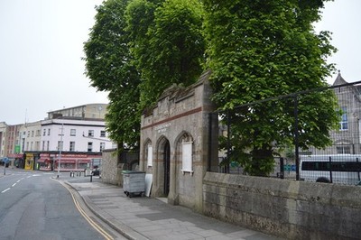 Foto 6x4 Bogen auf Bretonside Plymouth Grade II aufgeführt. britis c2017