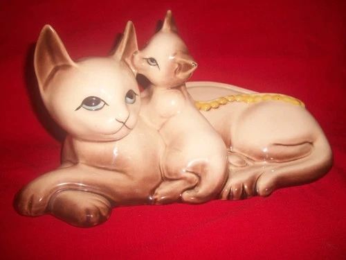 Vintage Hull U.S.A. Art Pottery Ceramic Siamese Cat With Kitten Planter #63