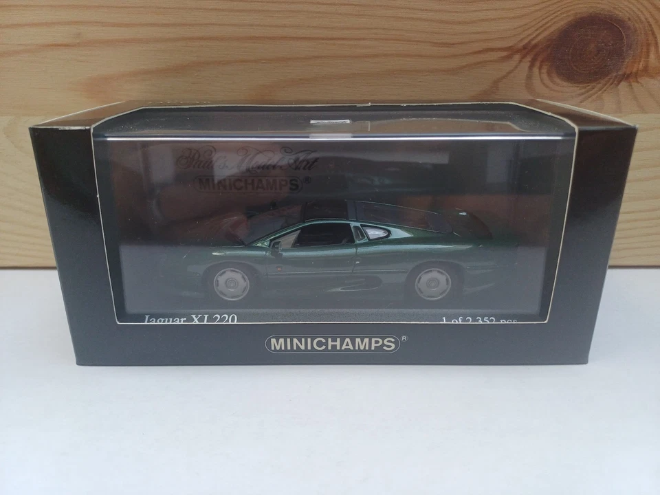 Minichamps Jaguar XJ220 British Racing Green in OVP
