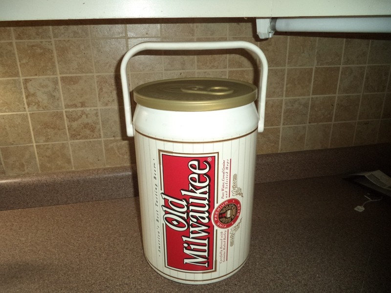 Vintage Old Milwaukee Beer Can Cooler 8.5 x 13.75” Excellent Condition
