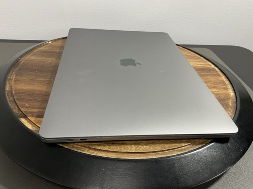 Apple MacBook Pro 15" 2019 2.4 GHz 8-Core Intel i9 32GB RAM 500GB SSD Vega 20 - Afbeelding 9 van 12