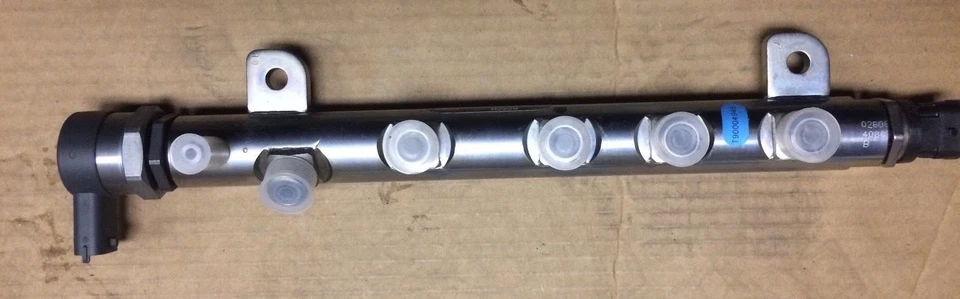 Trilho injetor de combustível 6,6L Duramax 12601591BA - Imagem 2 de 2