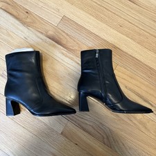 DKNY Sunny - Heeled Booti. Women  s. Black. US 7.5. K4454504. Zip Up. Brand new