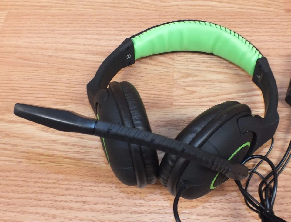 Genuine Gioteck Black & Green Wired Gaming Headset / Headphones **READ** - Image 2 of 4