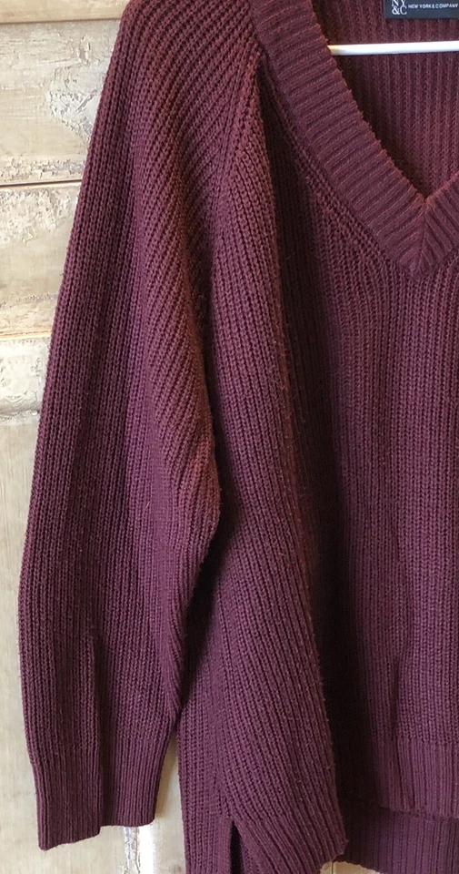 Suéter manga larga cuello en V New York & Company, granate, talla XL.  Usado en excelente estado! Foto 4 de 4