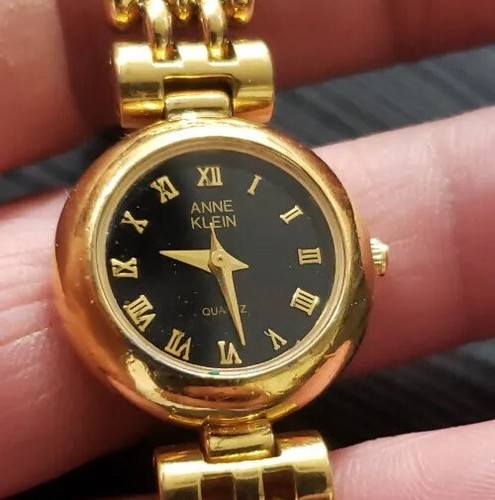 Women’s Anne Klein 22mm Dress Watch Gold Tone New Battery Excellent Cond - Picture 2 of 10