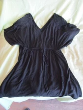 Ladies Liz Lange Maternity Black Top with Crochet Size M in Good Shape ties in f