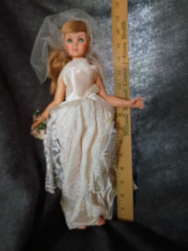 1963 Eegee Bride Doll With Sleep Eyes & Bouquet