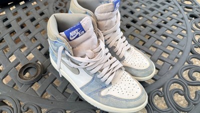 Size 7.5 - Jordan 1 Retro OG High Hyper Royal
