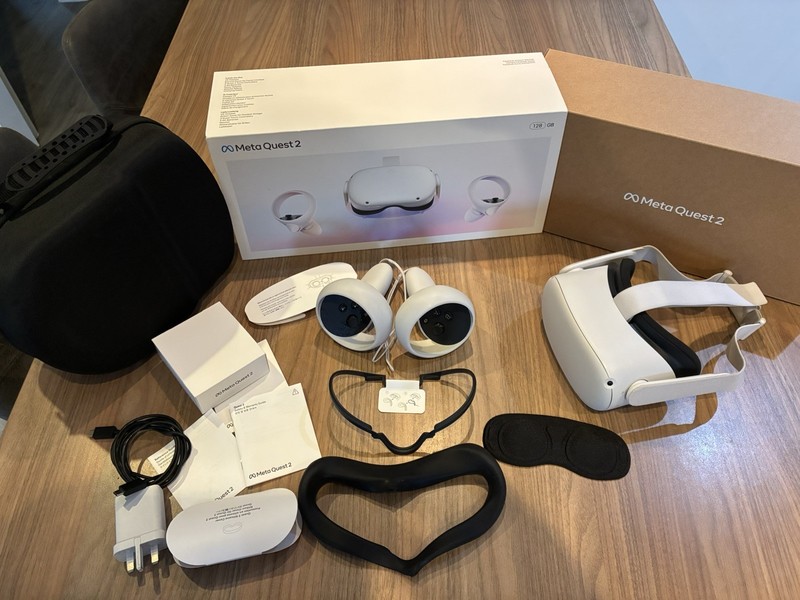 Meta Oculus Quest 2 VR 128GB & Controllers + Carry Case