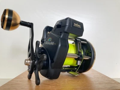 DAIWA SEALINE SG47LC Line Counter Multirolle SCHNUR & POWER HANDLE NEU Norwegen - Bild 1 von 4
