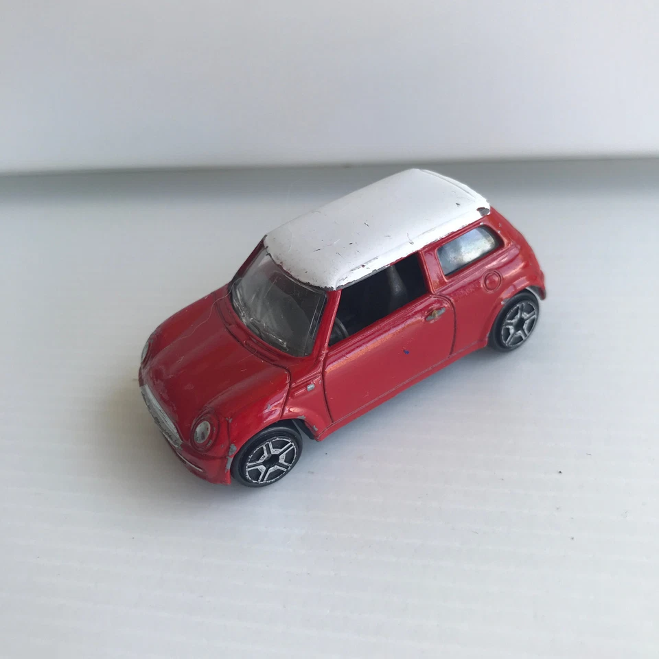 Motormax 2001 Mini Cooper Red 1:64 Loose Red White - Image 3 of 4