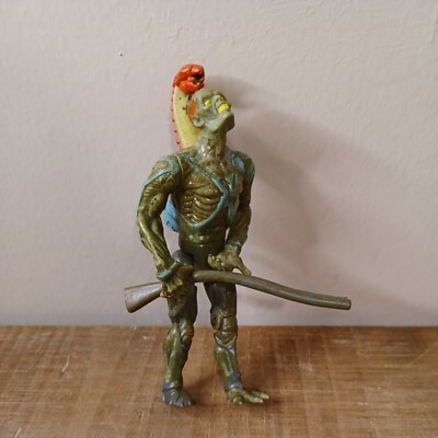 1996 Galoob Men In Black MIB Alien Attack Edgar Zombie Action Figure Spring Load