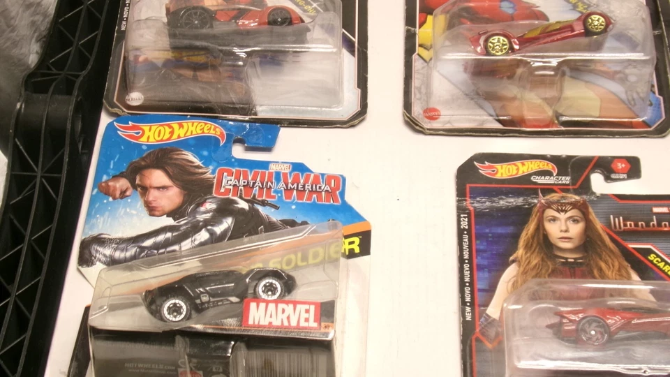 LOTE de 15 coches y camiones Hot Wheels DC/Marvel Batman, Superman Foto 3 de 4