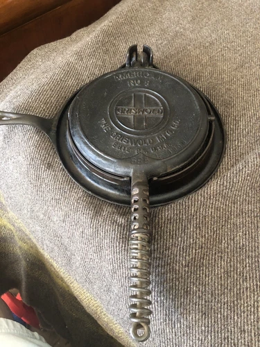 Griswold #8 Inch Cast Iron Low Base Waffle Iron, Complete,  885/886/975A