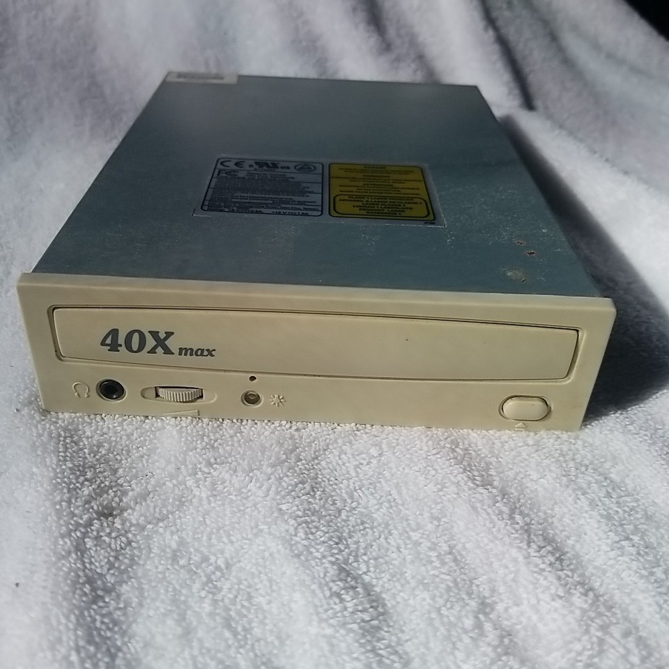 Pan-International 400D — 40x IDE CD-ROM Drive Internal, 5.25”