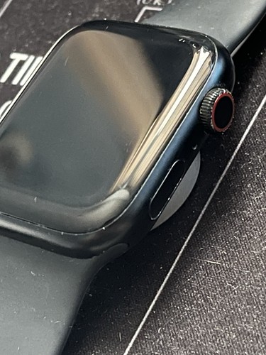 Apple Watch Series 8 45 mm aluminium GPS + rayures lumineuses cellulaires fonctionne très bien - Photo 2 sur 6