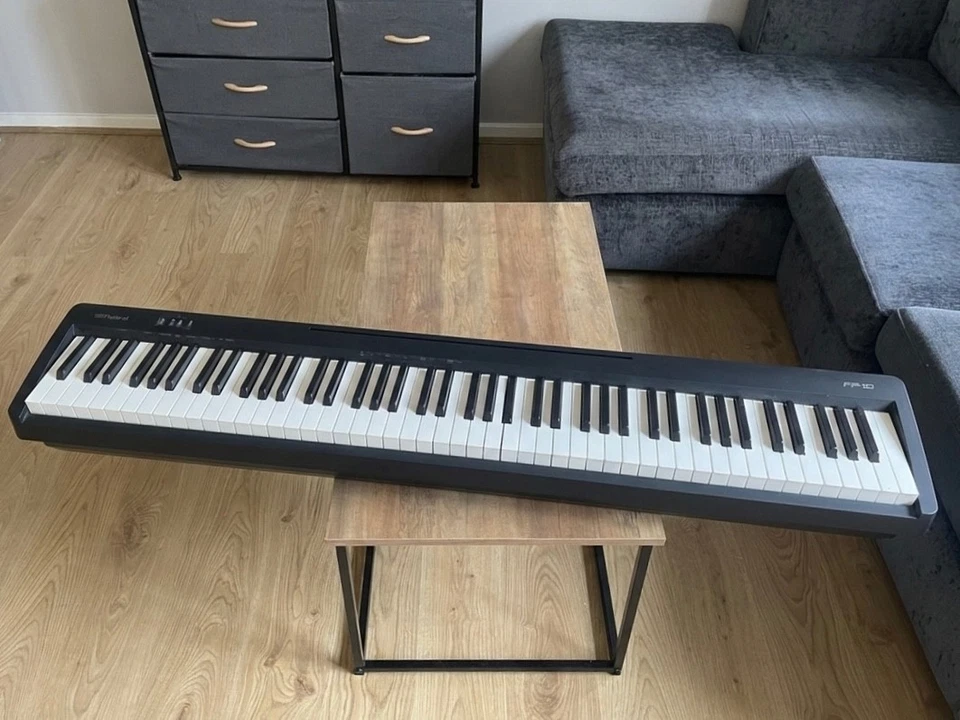 Roland FP-10, photo 1 of 3