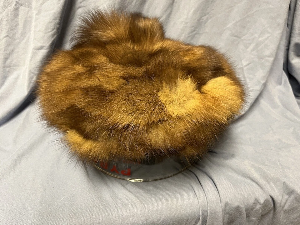 Boina de piel Martin cosida a mano con colas hecha en Alaska Foto 3 de 4