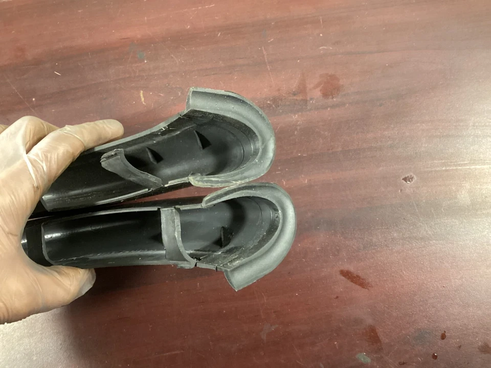 2009-2014 AUDI S4 A4 QUATTRO conjunto de 2 guarnições de dobradiça de porta-malas / guia 8K5971822A fabricante de equipamento original. - Imagem 2 de 4