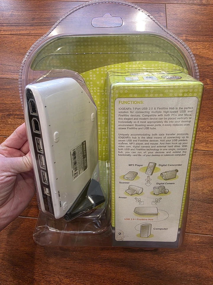 IOGEAR GUH420 7-Port USB 2.0 / Firewire Hub  - Image 2 of 4