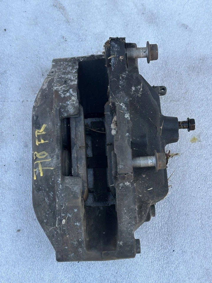 1997 LEXUS LS400 RIGHT PASSENGER SIDE FRONT BRAKE CALIPER - Image 2 of 2