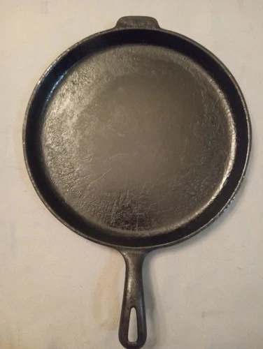 VTG. CAST IRON 11 1/4 IN. SKILLET GRIDDLE MODEL "C"  POSSIBLE WAGNER, GRISWOLD.