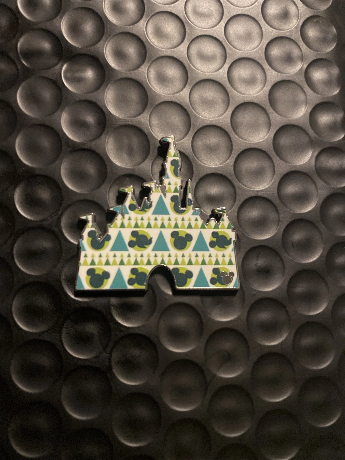 Disney Disneyland DLR Castle Hidden Mickey Pin 2025 Mickey Mouse Wave B Pin