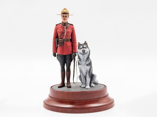 ICM 16008 Plastic model figures kit Scale 1:16 RCMP Female Officer with dog - Picture 6 of 10