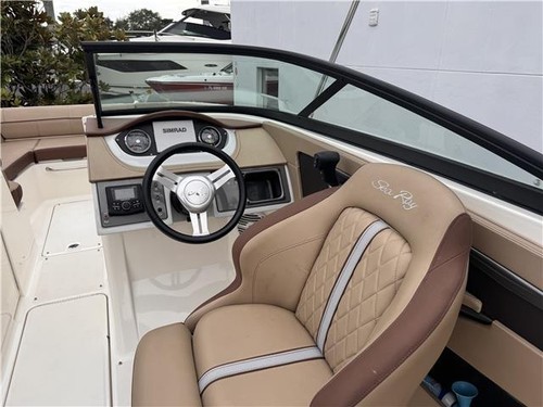2017 Sea Ray 240 SDX (LOW HRS) - Picture 8 of 17