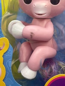 2016 Wow Wee Fingerlings Gemma Pink Baby Unicorn 5" Figure - NIB, scuff on arm