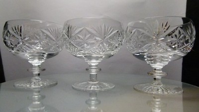 Kristall Dessertschalen x 3 Starburst Schliffmuster auf stabilem Sockel.