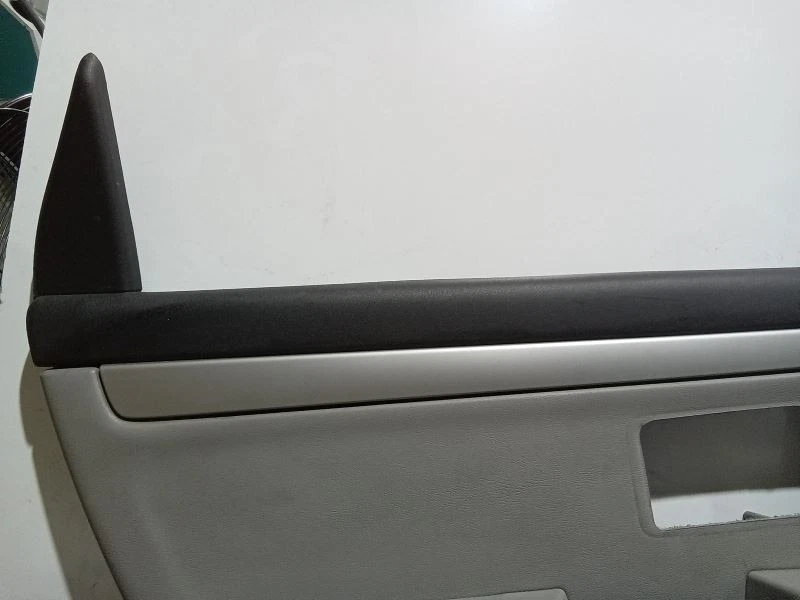 Tarjeta gris 83740-78J01 para panel de moldura de puerta trasera Suzuki Vitara XL-7 LH 2007-2009 Foto 2 de 4