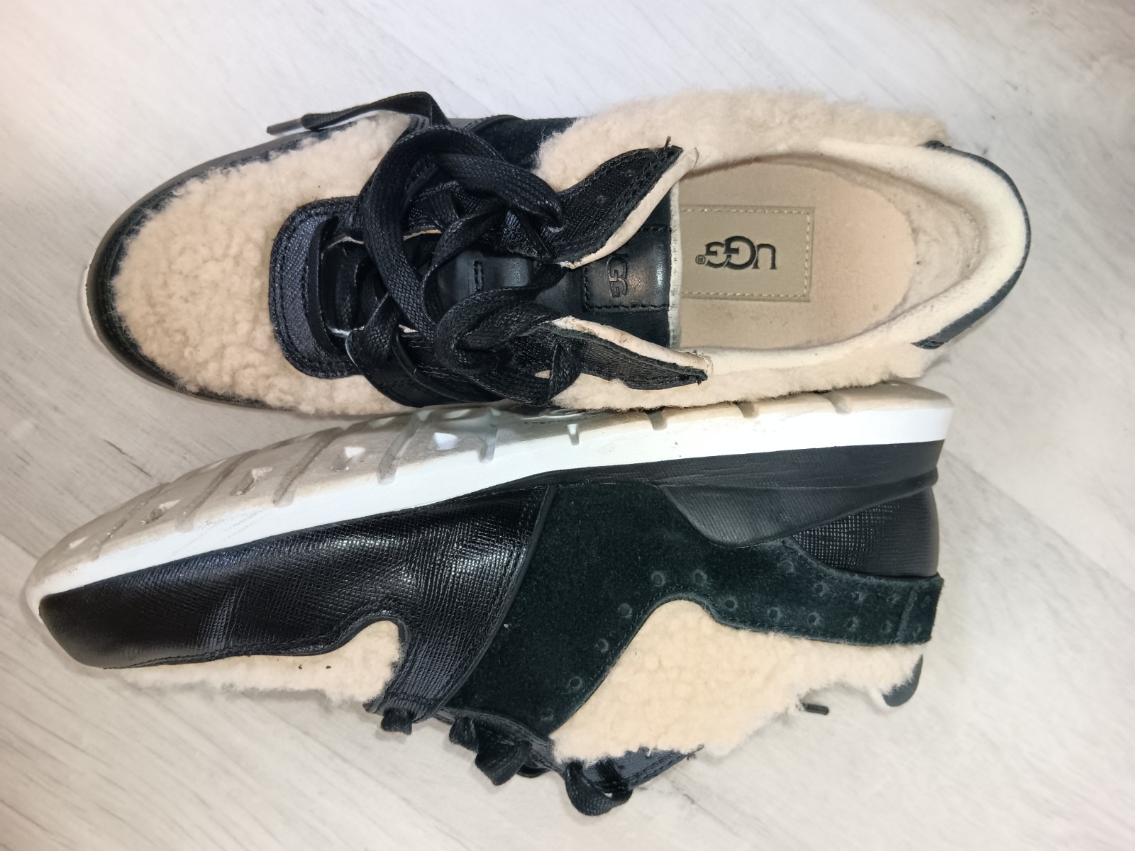 UGG Australia Black Leather and Cream Fur Trainers Size 5 image 2