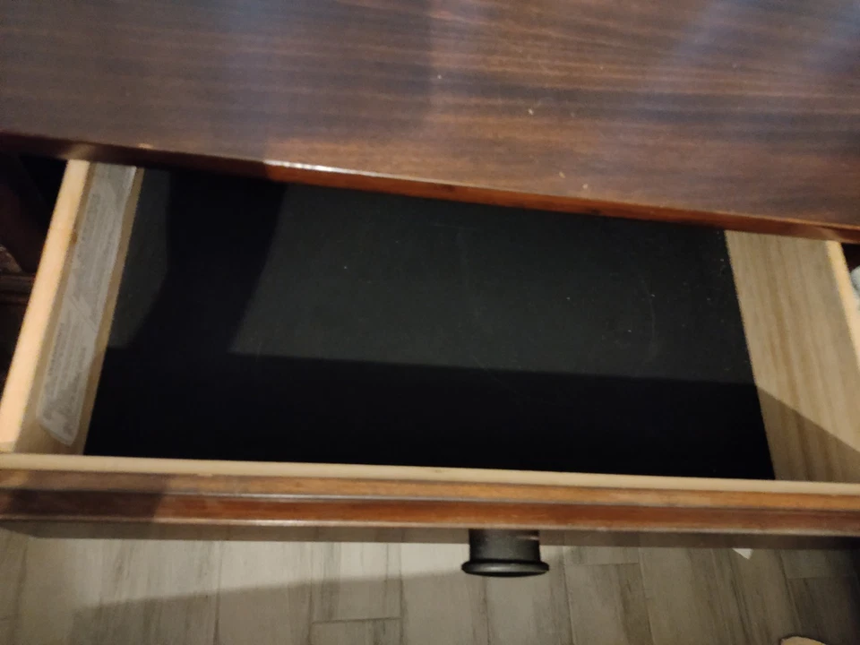 Linda credenza/buffet em ótimo estado. Ive Downsized And Have No Use 4 It - Imagem 3 de 4