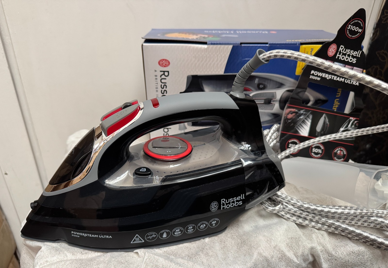 Russell Hobbs Steam Iron 3100W 210g/min Extra Steam Boost 70g/min Power Steam - Image 2
