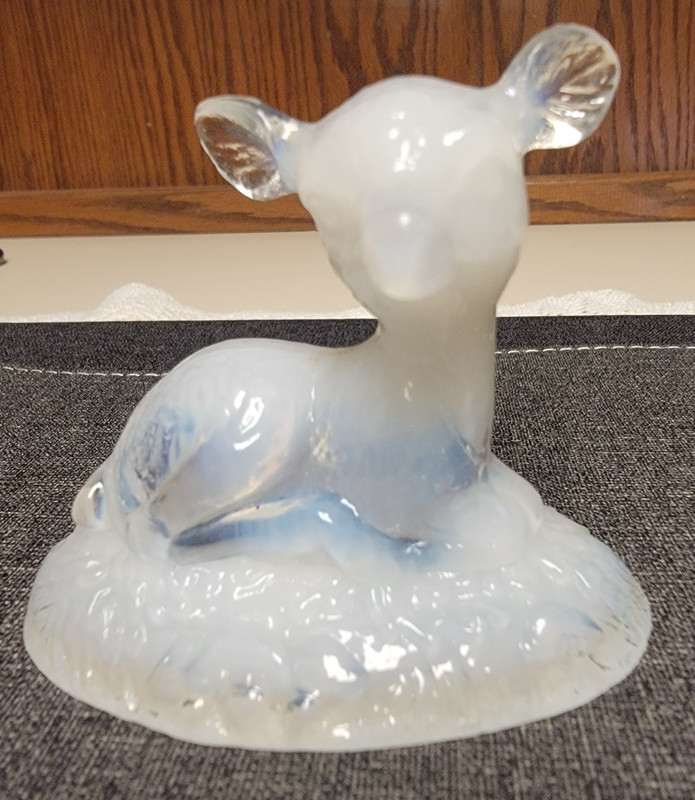 Boyd Art Glass BINGO the DEER in MILK WHITE #5  10-16-85
