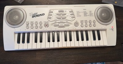 Excite Super Sound 37-Key Electronic Keyboard White Built-in Speaker WORKS