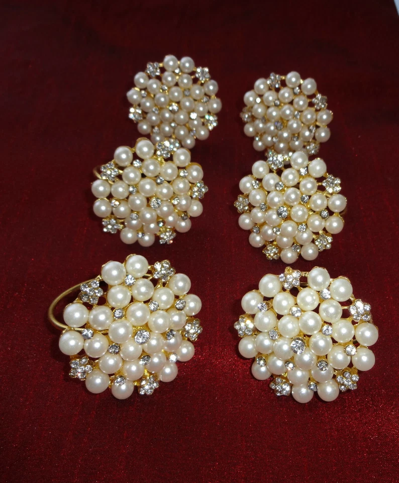 Anillos servilleteros de metal tono dorado perlas resina diamantes de imitación únicos 6 piezas día santo Navidad Foto 2 de 4