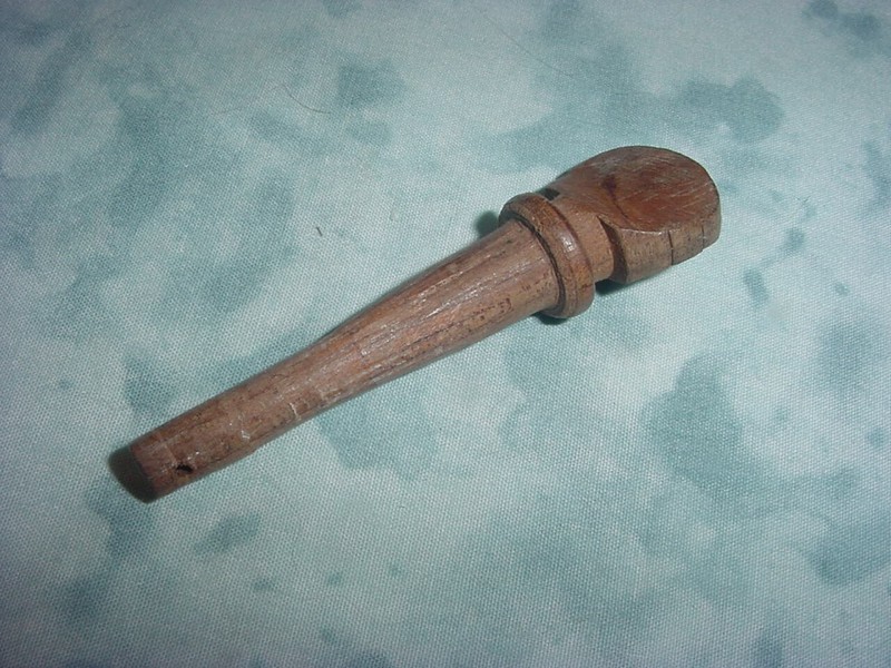 VINTAGE MUSICAL STRINGED INSTRUMENT WOODEN TUNER PEG / TUNING MACHINE KEY