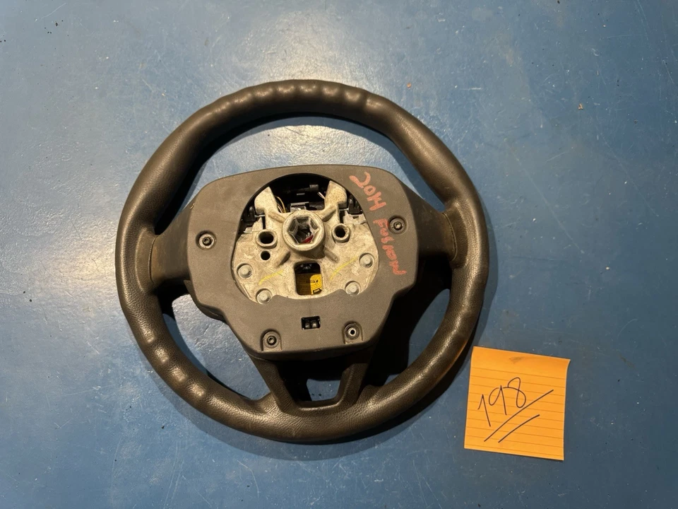 Volante Ford Fusion 2013-2014 envuelto en negro con crucero OEM Foto 2 de 2