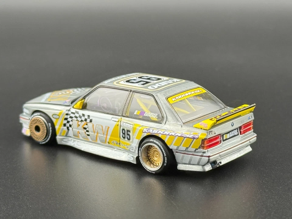 Kaido House x Mini GT BMW M3 Kaido KW V1 Roxo #194 1/64 CHASE - Imagem 4 de 4