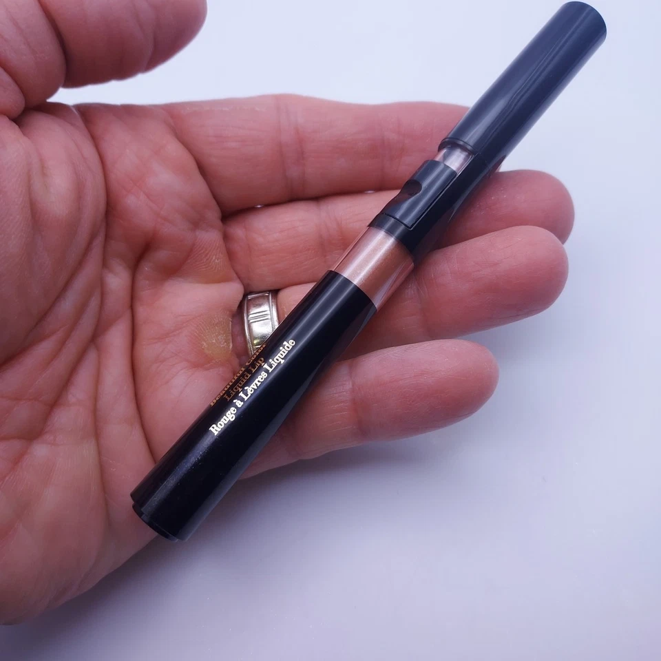 Lápiz labial líquido Elizabeth Arden hermoso color 12G polvo de estrellas raro Foto 2 de 4