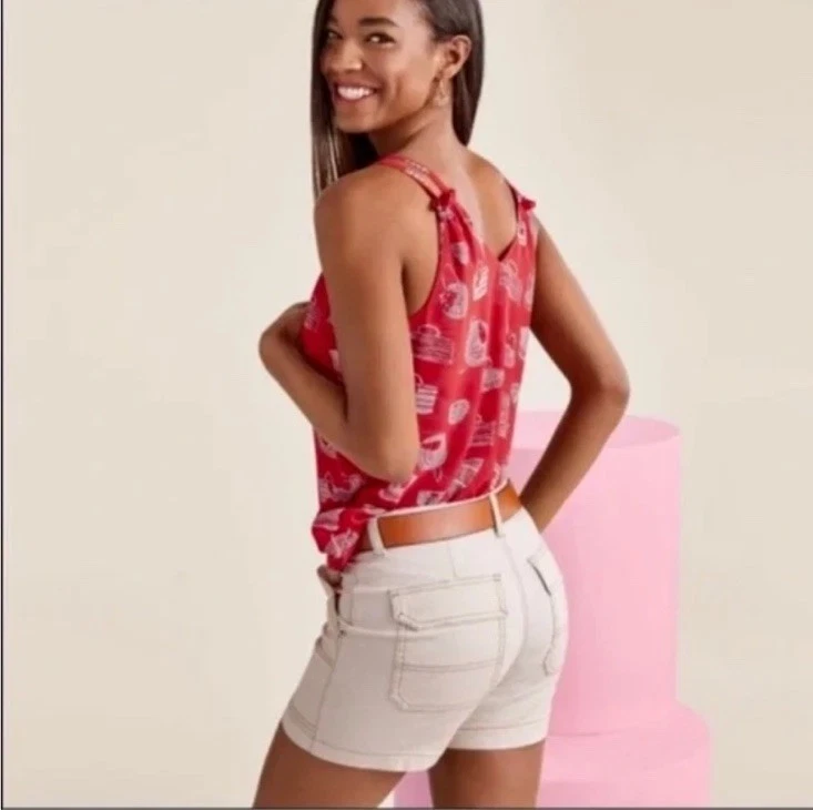 Blusa sin mangas Cabi Nantucket Cami roja bolso estampado cuello en V talla mediana. Foto 2 de 4