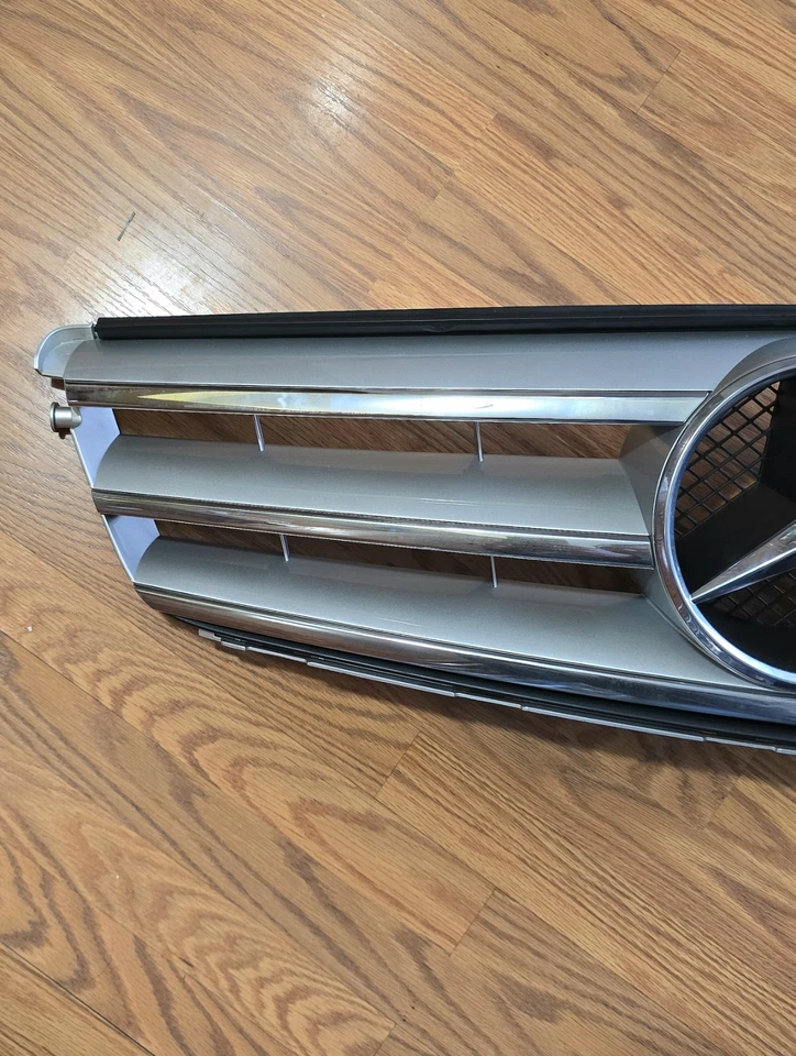 Grelha Mercedes Benz C250 C300 C350 2008-2014 OEM A204 880 0023 A2048800023 - Imagem 2 de 4